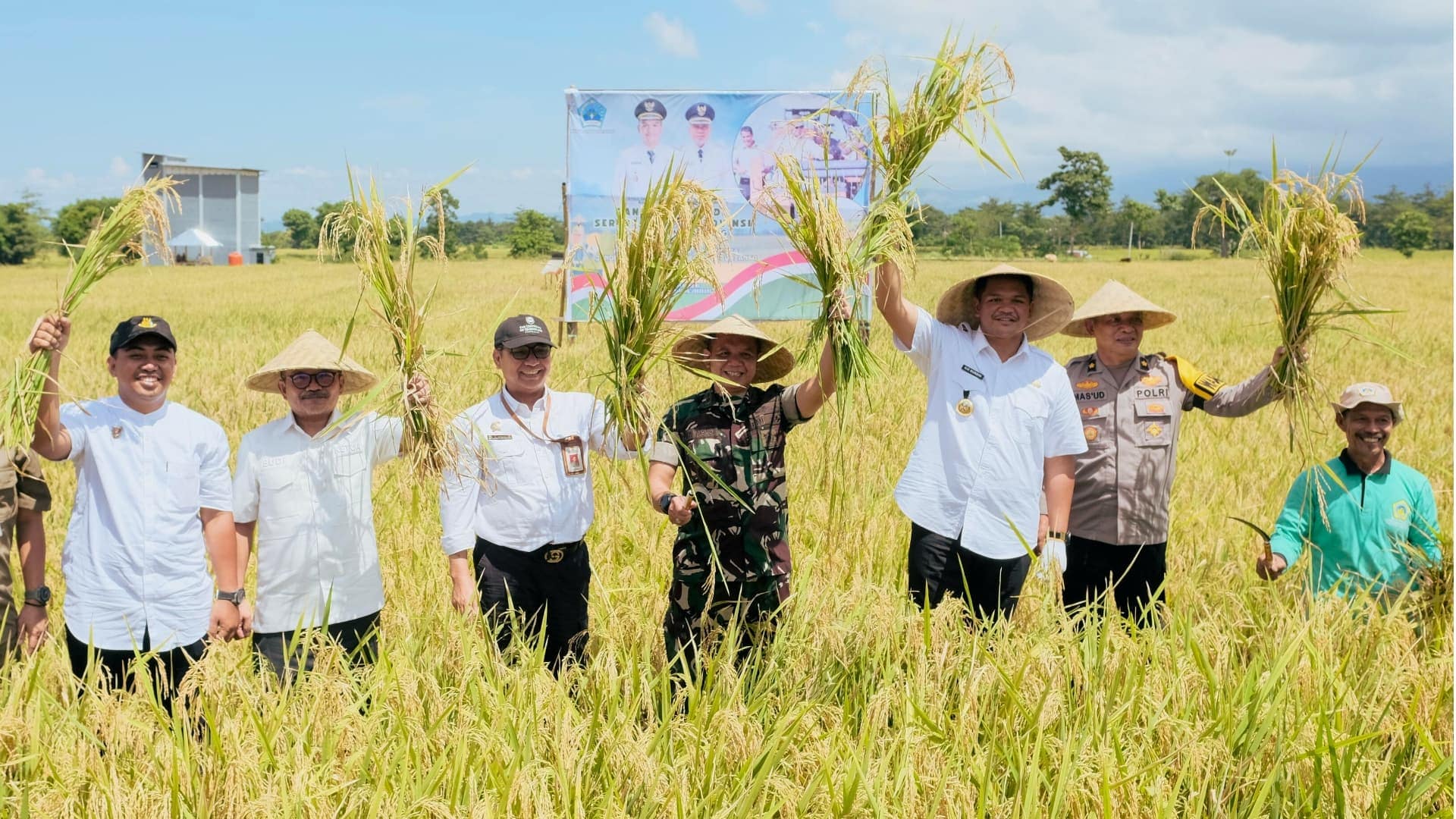 Presiden Prabowo: Tanpa Pangan, Tak Ada Negara – Panen Raya Padi Serentak di 14 Provinsi